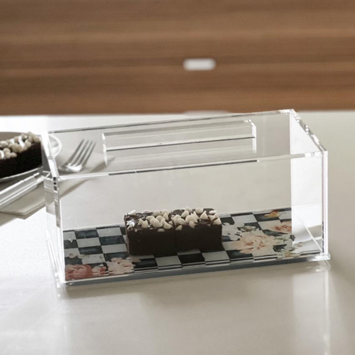 Cake Tray With Lid - Checkered